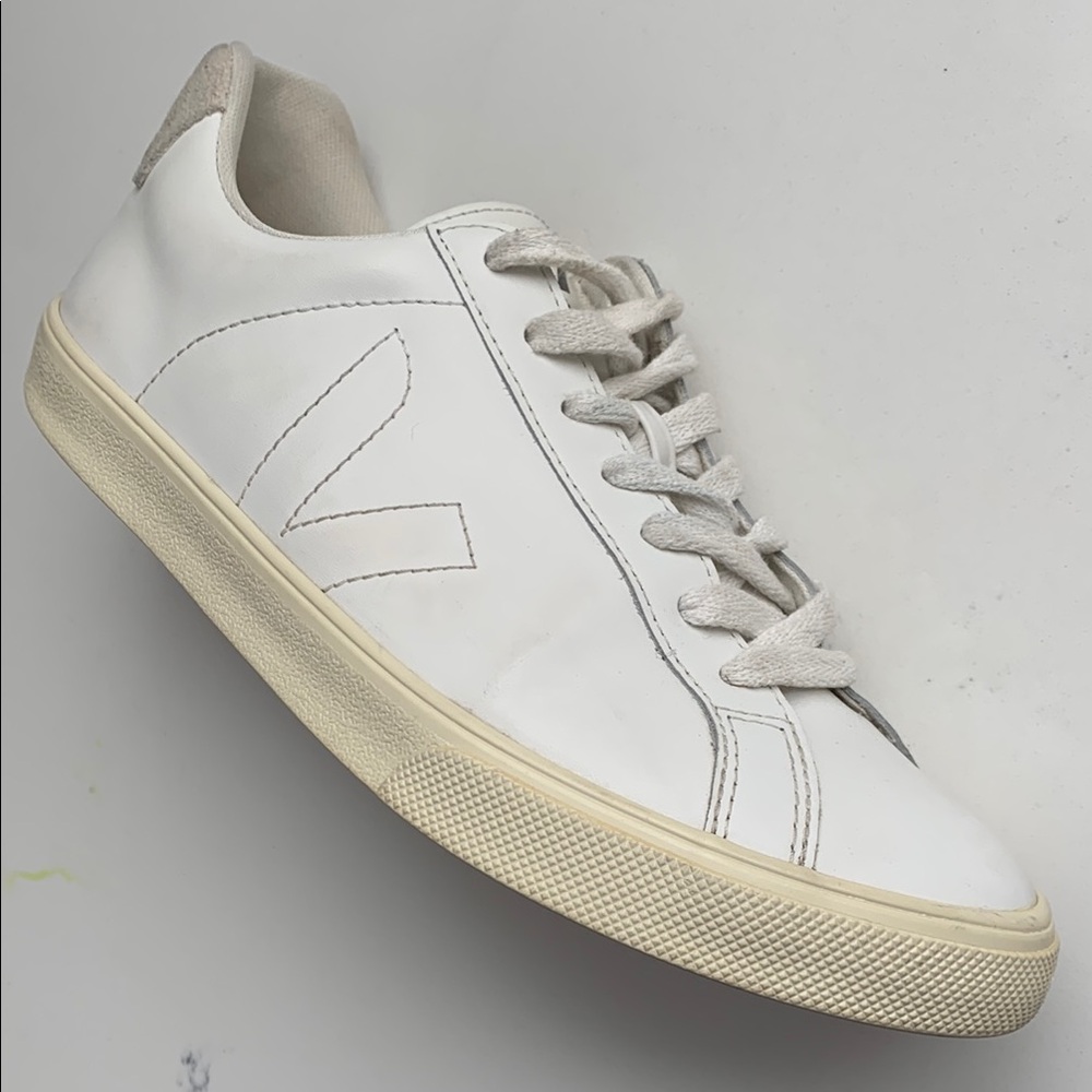 Veja White and Off-White Low-Top Sneakers